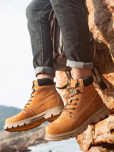 Ανδρικές μπότες από οικολογικό δέρμα με τραχιά σόλα και επιγραφή