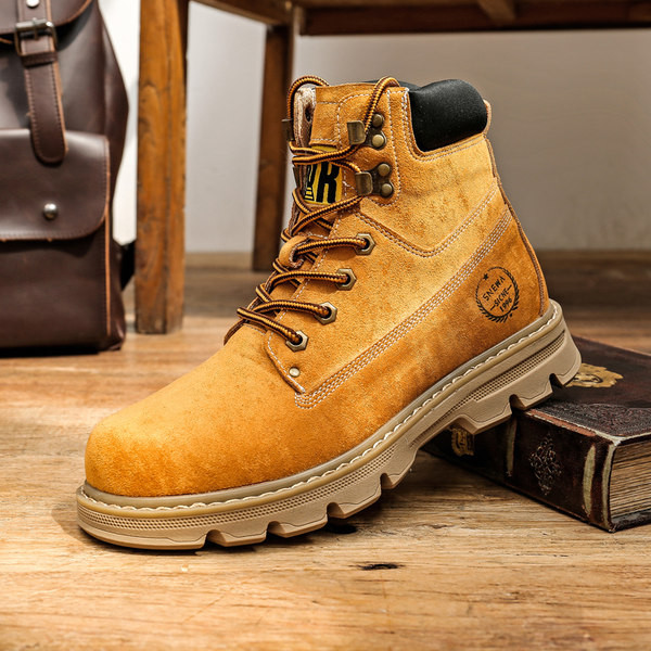 Ανδρικές μπότες από οικολογικό δέρμα με τραχιά σόλα και επιγραφή