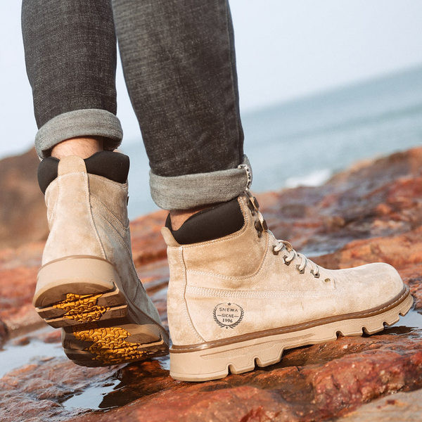 Ανδρικές μπότες από οικολογικό δέρμα με τραχιά σόλα και επιγραφή