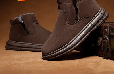 Νέο μοντέλο ανδρικές  μπότες σουέντ με επίπεδη σόλα και φερμουάρ στο πλάι