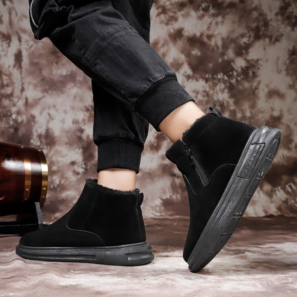 Νέο μοντέλο ανδρικές  μπότες σουέντ με επίπεδη σόλα και φερμουάρ στο πλάι