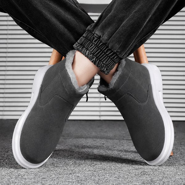 Νέο μοντέλο ανδρικές  μπότες σουέντ με επίπεδη σόλα και φερμουάρ στο πλάι