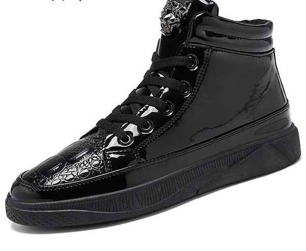 Ανδρικά έκο δερμάτινα μποτάκια σε μαύρο χρώμα και μεταλλικό στοιχείο