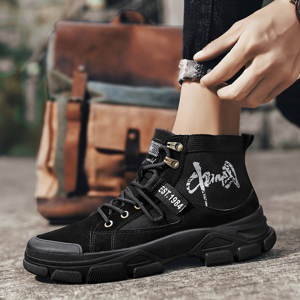 Aktuelne muške čizme od tekstila i ravnog đona