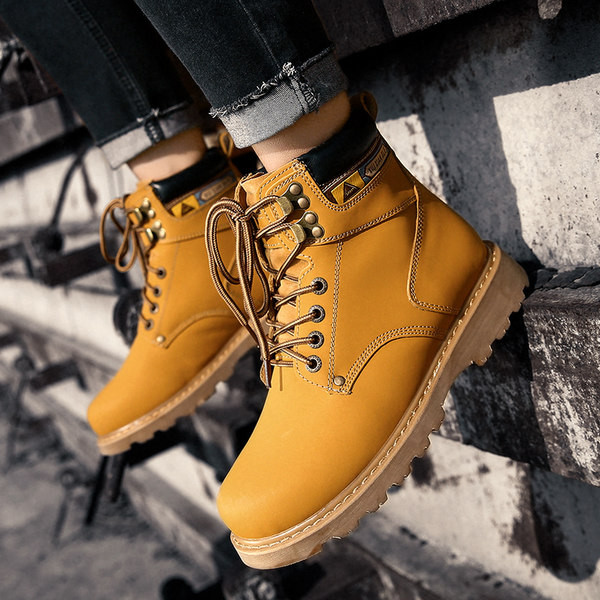 Moderne muške čizme s vezicama