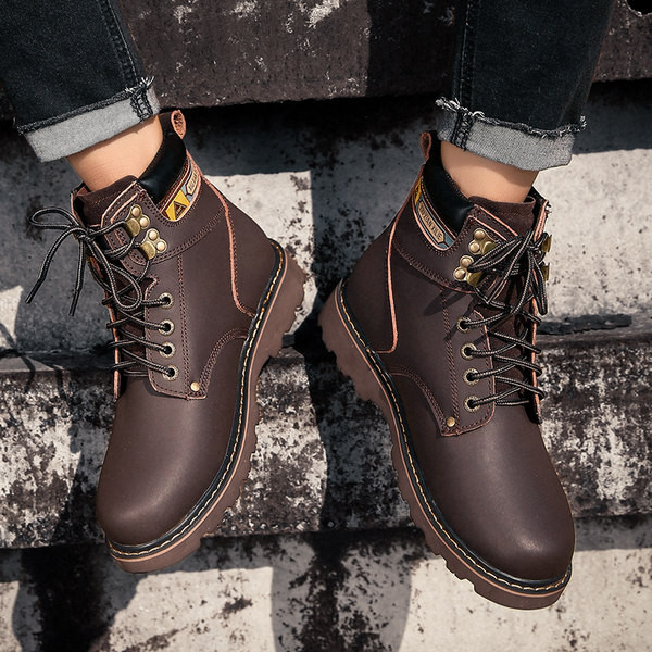 Moderne muške čizme s vezicama