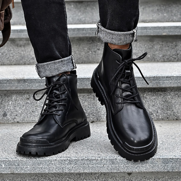 Novi model zimskih kožnih čizama u crnoj boji