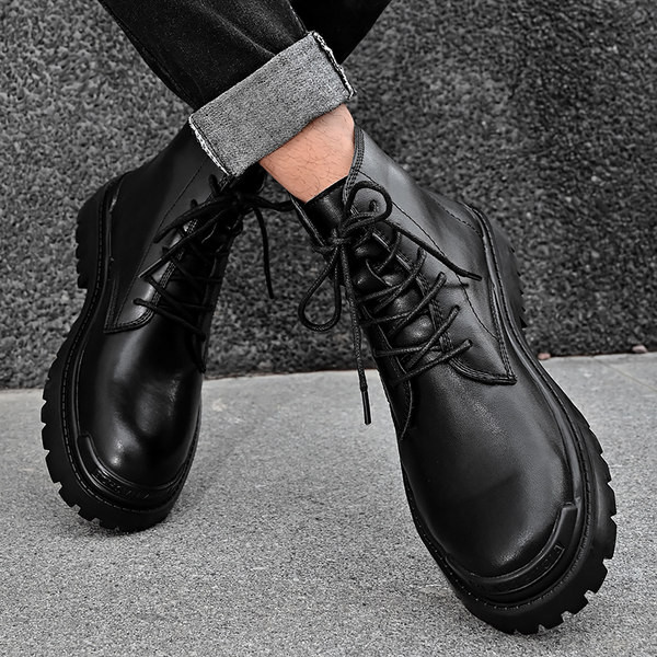 Novi model zimskih kožnih čizama u crnoj boji