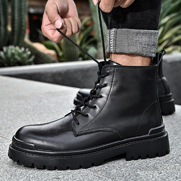 Novi model zimskih kožnih čizama u crnoj boji