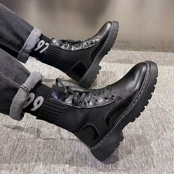 Dabartiniai vyriški juodi aulinukai su raišteliais