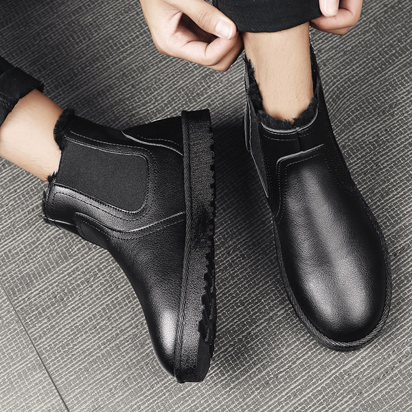 Zimske muške čizme s toplom postavom i ravnim potplatom