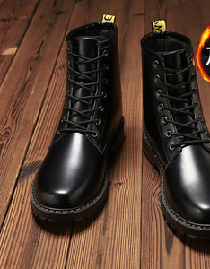 Κλασικό  μοντέλο ανδρικές μπότες αρβήλας με κορδόνια  σε μαύρο χρώμα