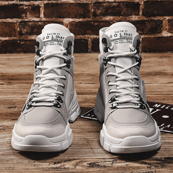 Νέο μοντέλο ανδρικά παπούτσια με τραχιά σόλα και κορδόνια