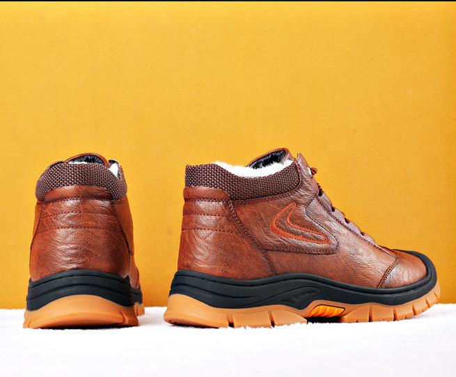 Χειμερινές ανδρικές μπότες από συνθετικό δέρμα με κορδόνια