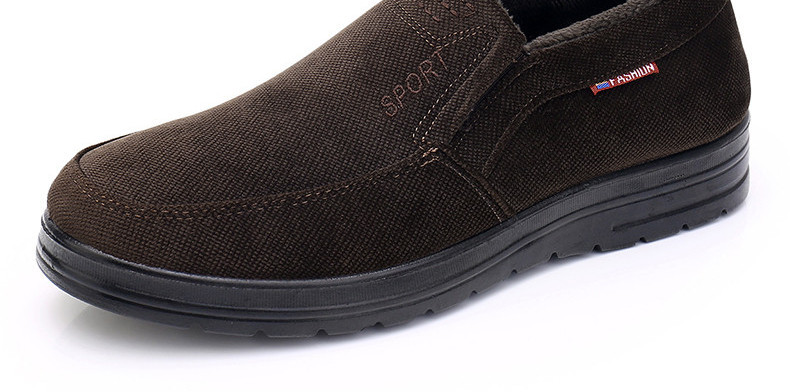 Ανδρικά χειμωνιάτικα παπούτσια με χοντρή φόδρα και κεντητή επιγραφή