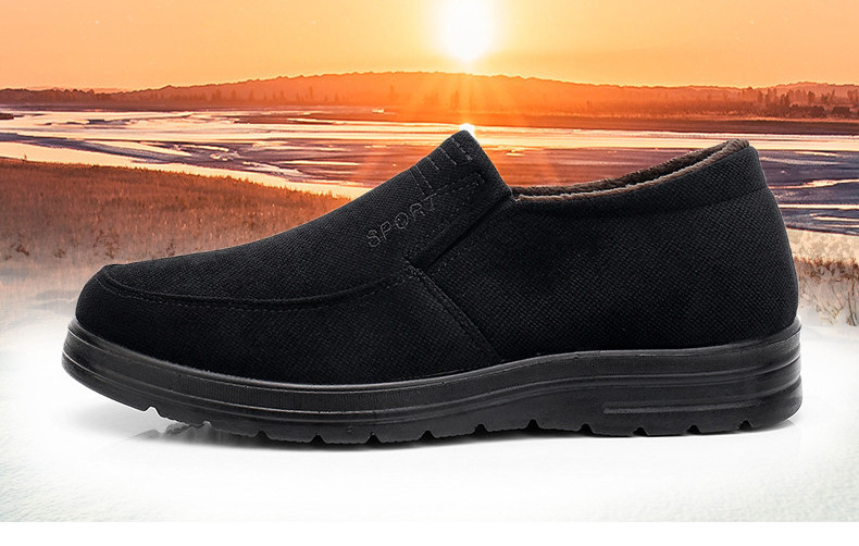 Ανδρικά χειμωνιάτικα παπούτσια με χοντρή φόδρα και κεντητή επιγραφή