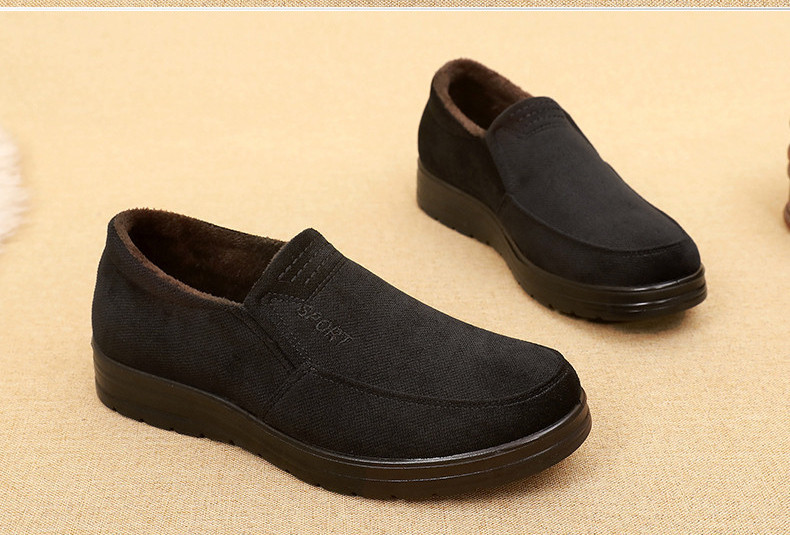 Ανδρικά χειμωνιάτικα παπούτσια με χοντρή φόδρα και κεντητή επιγραφή