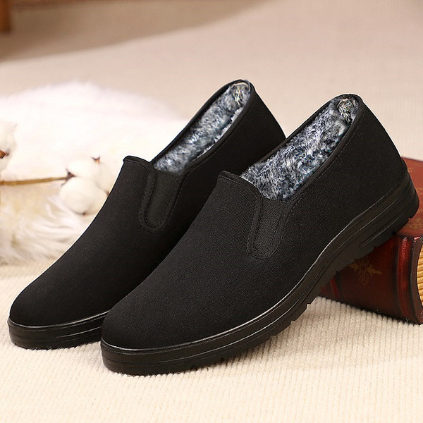 Muške zimske cipele crne boje i mekane postave