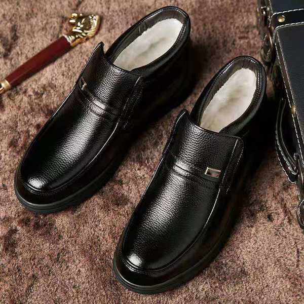 Ανδρικά χειμερινά παπούτσια με απαλή φόδρα και μεταλλικό στοιχείο