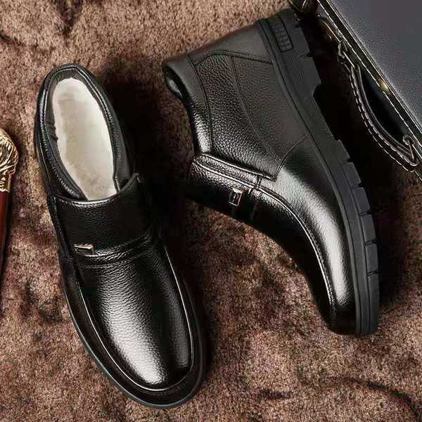 Ανδρικά χειμερινά παπούτσια με απαλή φόδρα και μεταλλικό στοιχείο