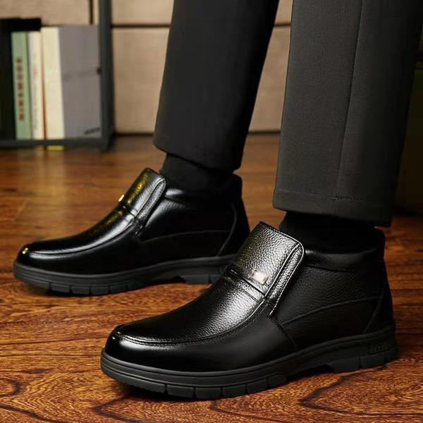 Ανδρικά χειμερινά παπούτσια με απαλή φόδρα και μεταλλικό στοιχείο