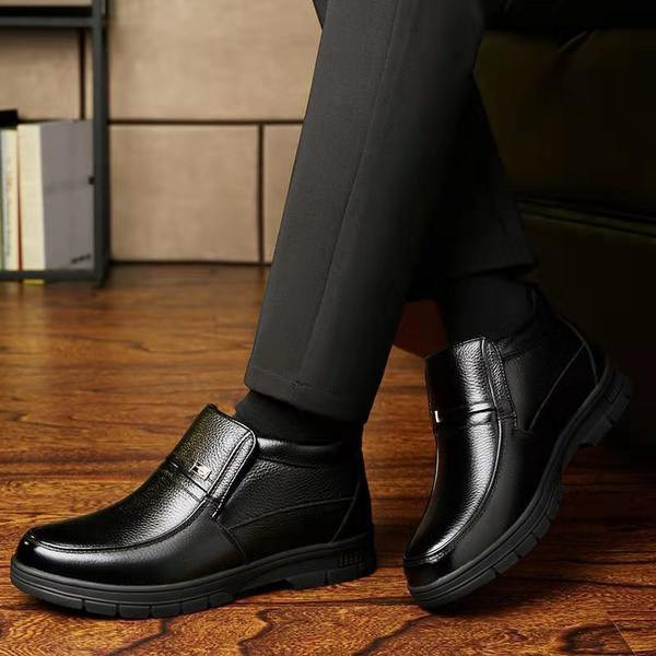 Ανδρικά χειμερινά παπούτσια με απαλή φόδρα και μεταλλικό στοιχείο