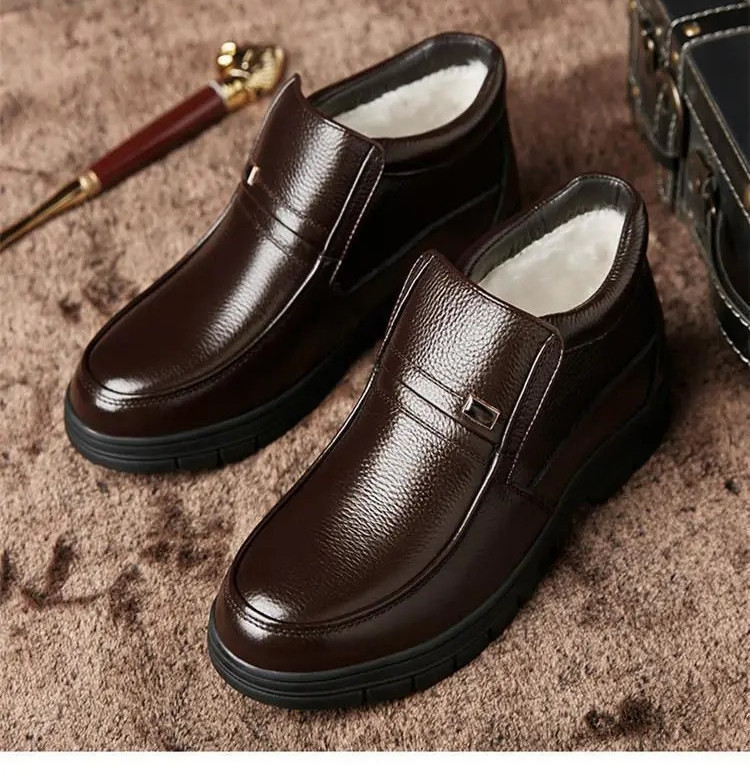 Ανδρικά χειμερινά παπούτσια με απαλή φόδρα και μεταλλικό στοιχείο