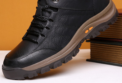 Casual χειμερινές μπότες για άνδρες με τραχιά σόλα