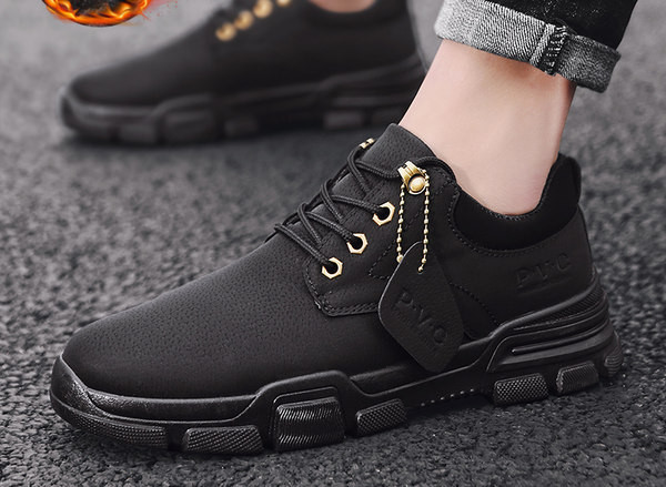 Μοντέρνα παπούτσια με ζεστή φόδρα και κορδόνια