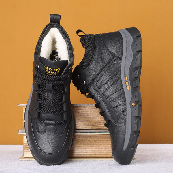 Ανδρικές μπότες από οικολογικό δέρμα με τραχιά σόλα