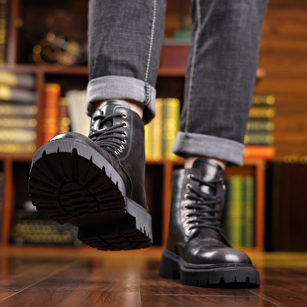 Ανδρικές χειμερινές ψηλές μπότες από έκο δέρμα με μαλακή φόδρα