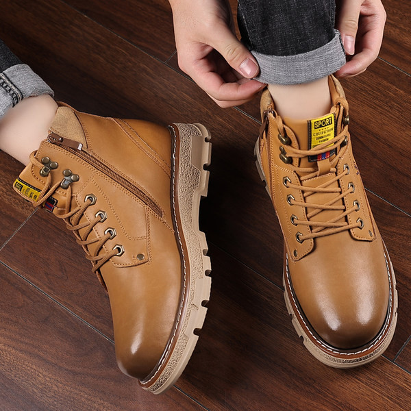 Ανδρικά χειμερινά παπούτσια με τραχιά σόλα και επιγραφή