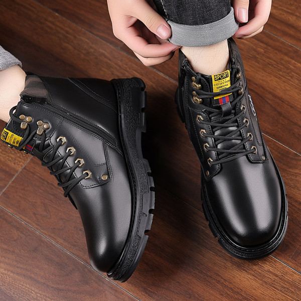 Ανδρικά χειμερινά παπούτσια με τραχιά σόλα και επιγραφή