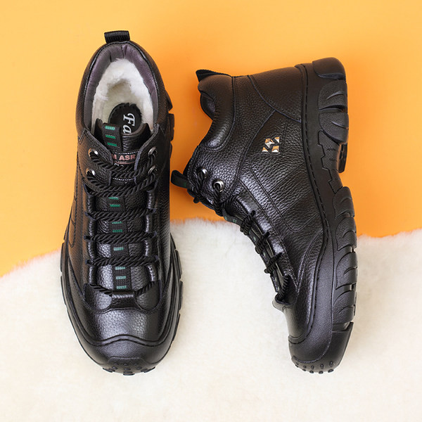 Ανδρικά χειμερινά αντιολισθητικά παπούτσια με τραχιά σόλα και κορδόνια