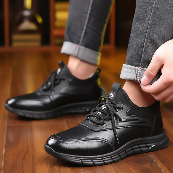 Ανδρικά χειμερινά παπούτσια με επιγραφή και απαλή φόδρα