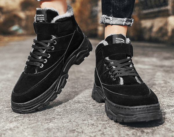 Ανδρικές χειμερινές μπότες με στερέωση velcro και επιγραφή