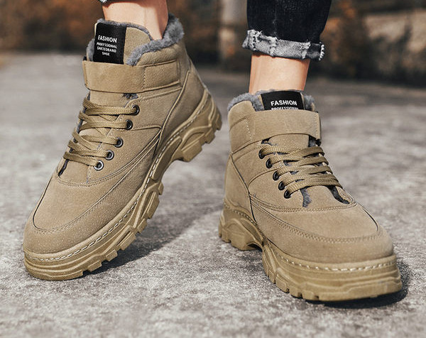 Ανδρικές χειμερινές μπότες με στερέωση velcro και επιγραφή