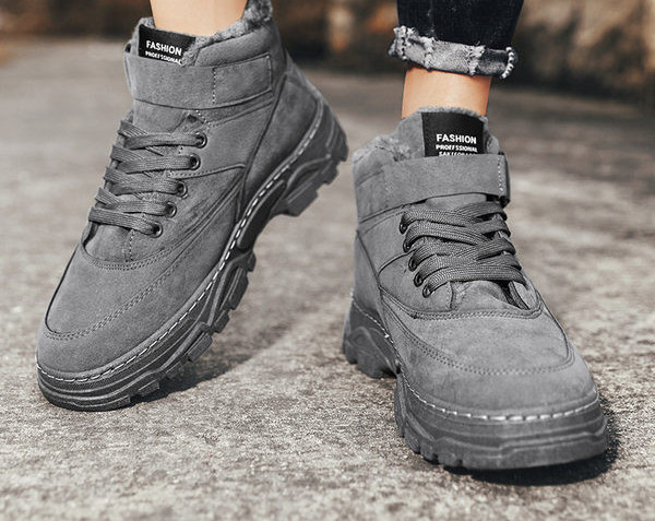 Ανδρικές χειμερινές μπότες με στερέωση velcro και επιγραφή