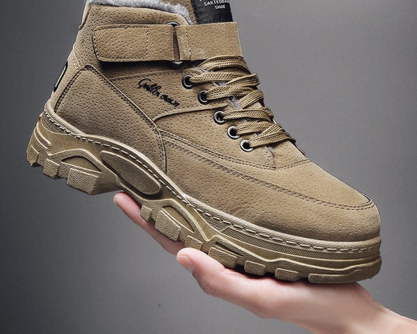 Ανδρικές χειμερινές μπότες με στερέωση velcro και επιγραφή