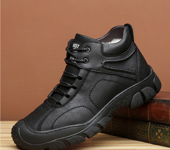 Μοντέρνα χειμερινά παπούτσια από οικολογικό δέρμα για άνδρες σε δύο μοντέλα