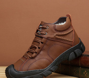 Μοντέρνα χειμερινά παπούτσια από οικολογικό δέρμα για άνδρες σε δύο μοντέλα