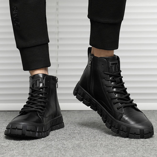 Ανδρικές μαύρες μπότες από faux δέρμα σε μαύρο χρώμα και ζεστή φόδρα