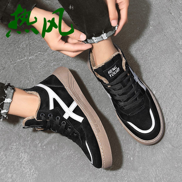 Ανδρικά χειμωνιάτικα παπούτσια με επίπεδη σόλα και επιγραφή - ζεστή φόδρα