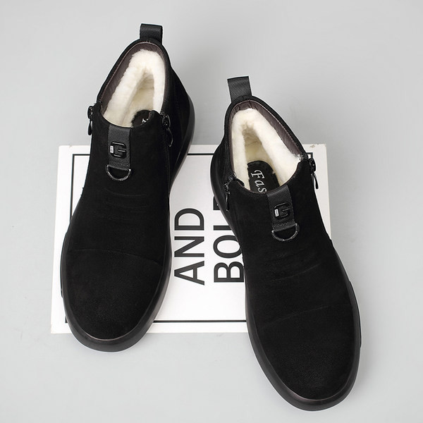 Ανδρικές μπότες από eco suede και κλείνουν με φερμουάρ