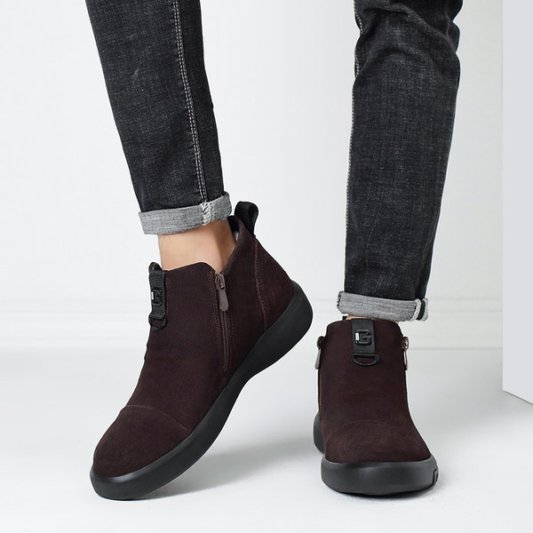 Ανδρικές μπότες από eco suede και κλείνουν με φερμουάρ