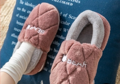 Актуални дамски пантофи с бродерия