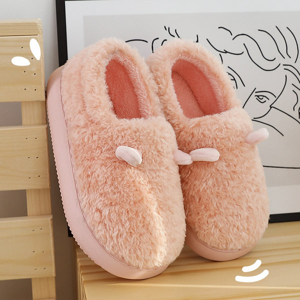 Нов модел дамски пухени пантофи с 3D елемент