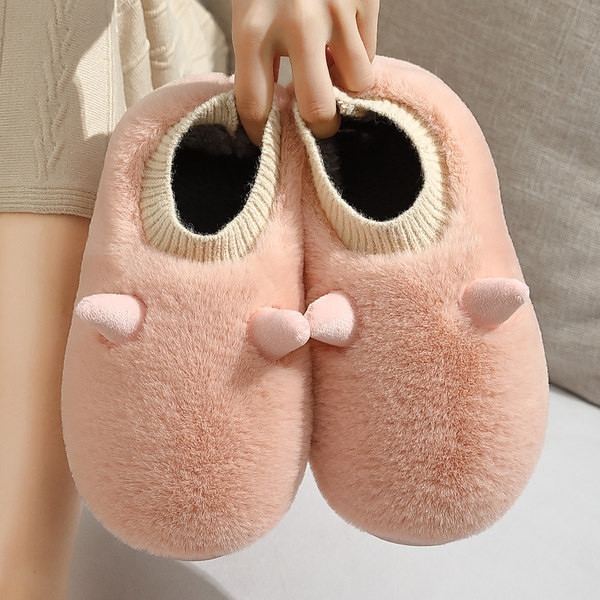 Дамски пухкави пантофи с 3D апликация 