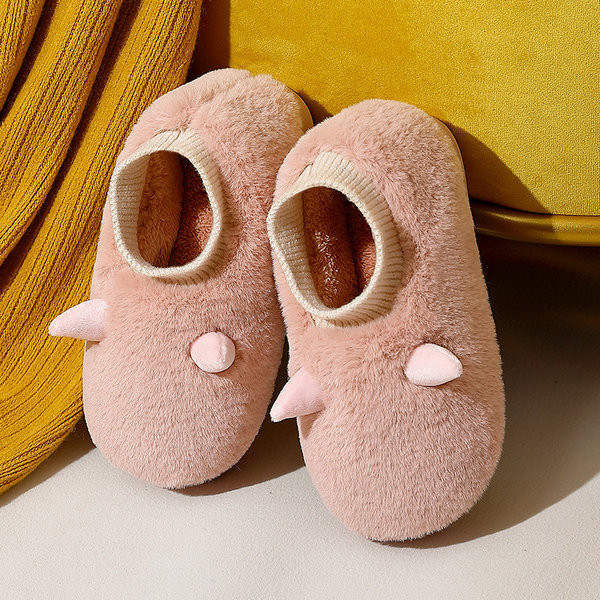 Дамски пухкави пантофи с 3D апликация 