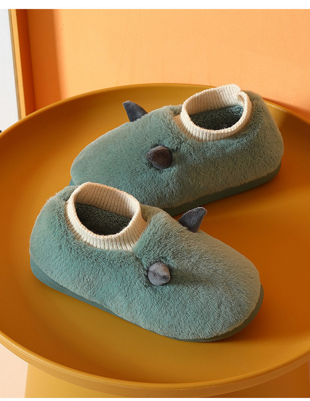 Дамски пухкави пантофи с 3D апликация 